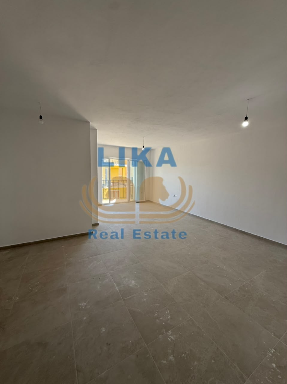 Apartament Modern 2+1+2 në Qendër të Kavajës – Komfort dhe Investim i Sigurt