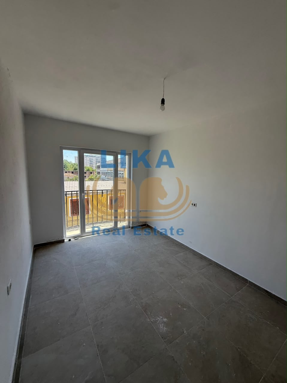 Apartament Modern 2+1+2 në Qendër të Kavajës – Komfort dhe Investim i Sigurt