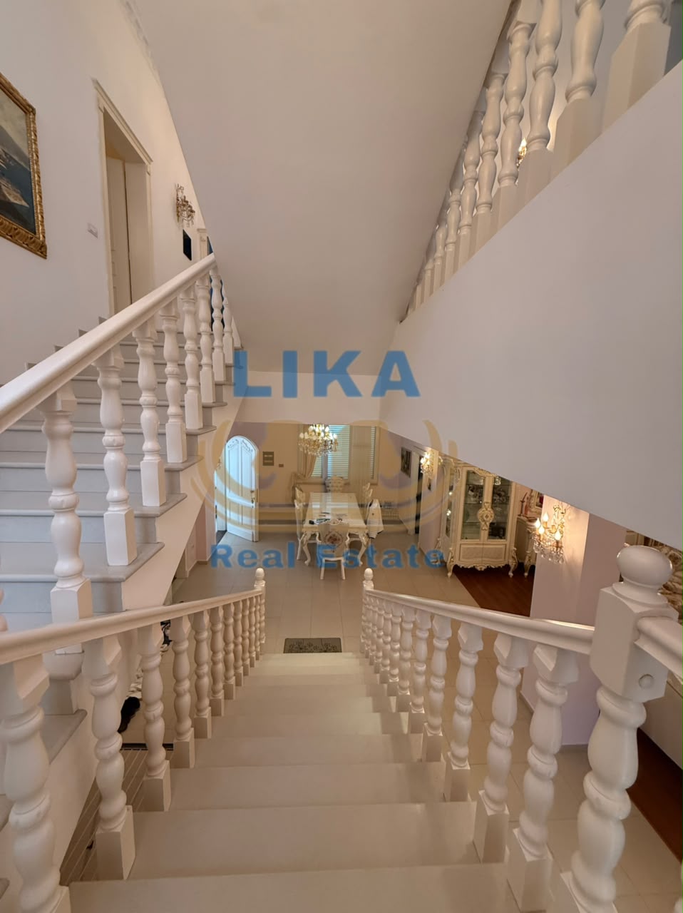 Vilë Luksoze në Vijën e Parë të Detit – Ekskluzivitet dhe Jetesë Premium në Qerret