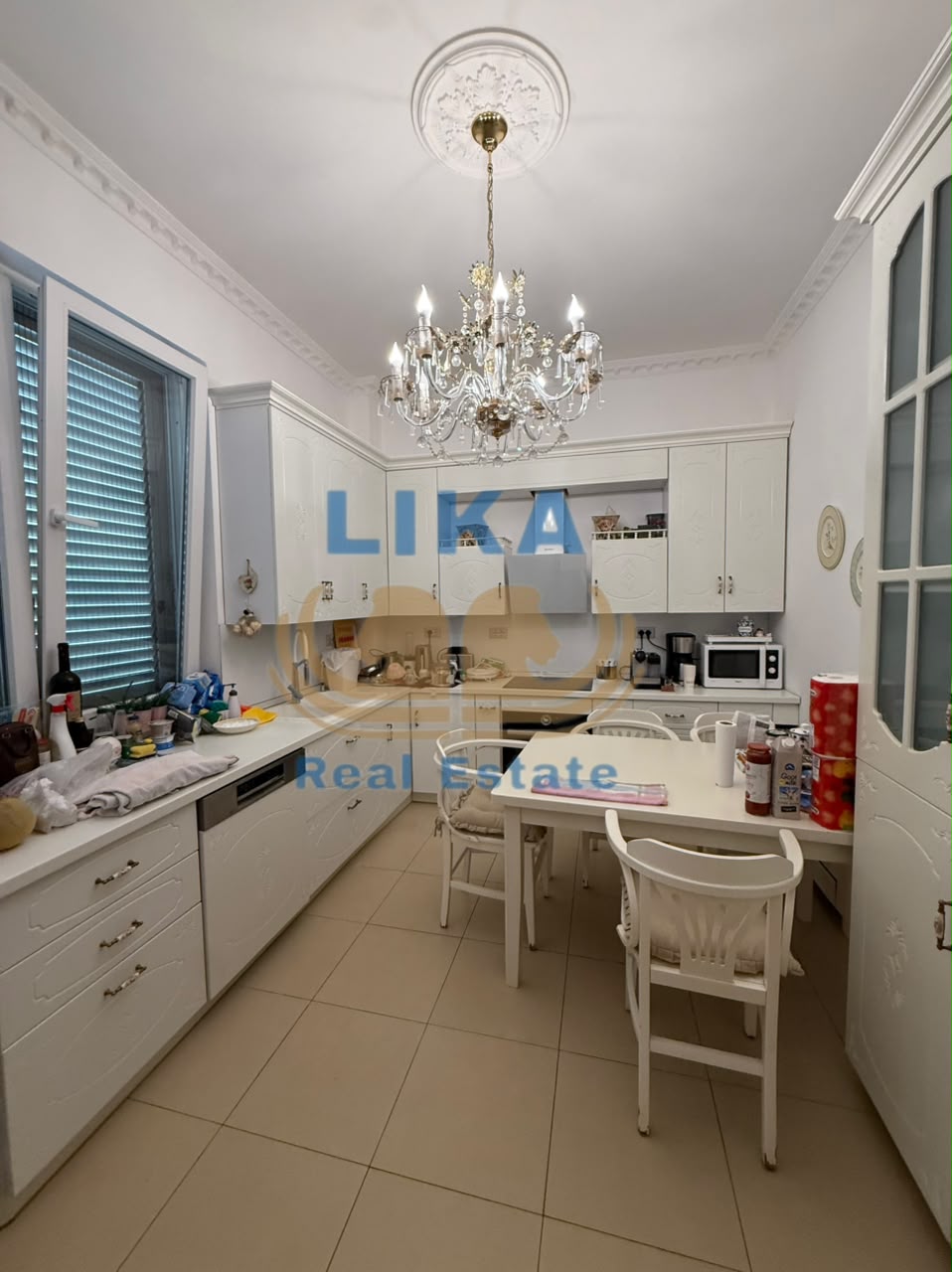 Vilë Luksoze në Vijën e Parë të Detit – Ekskluzivitet dhe Jetesë Premium në Qerret