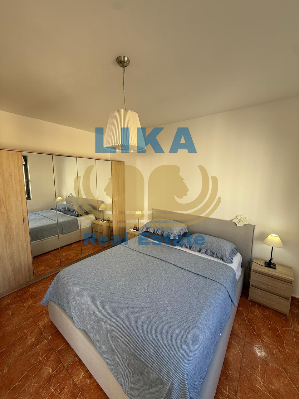 Apartament 1+1 për shitje në Shkëmbin e Kavajës – vetëm pak hapa larg detit.