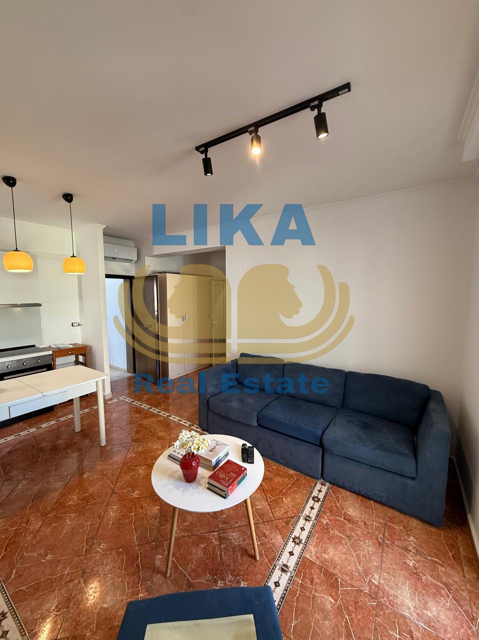 Apartament 1+1 për shitje në Shkëmbin e Kavajës – vetëm pak hapa larg detit.