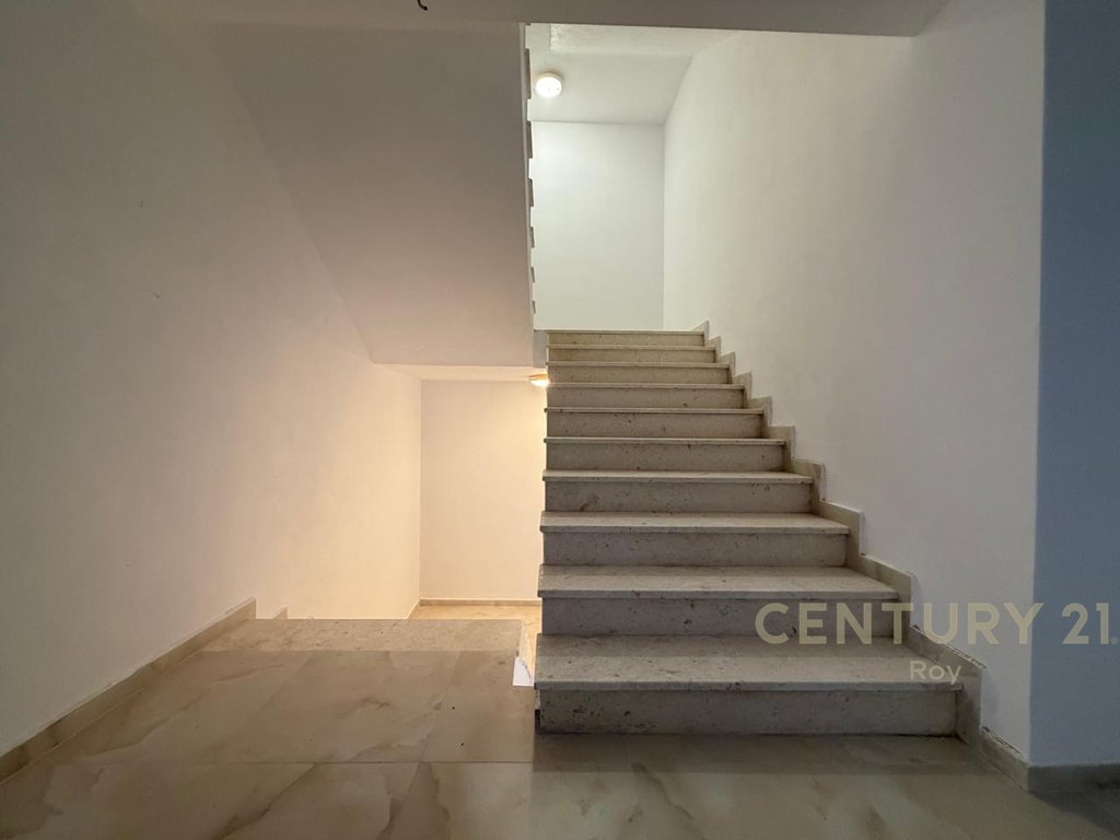 Shitet Apartament 2+1+2 Tek Montevideo Residence