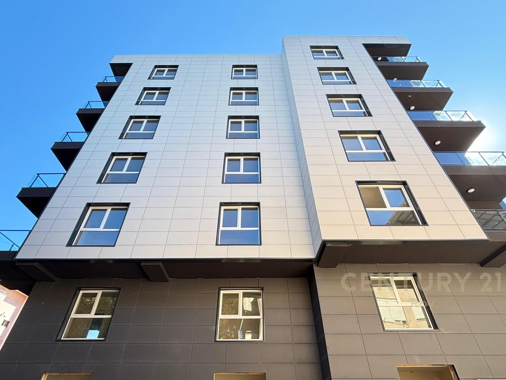 Shitet Apartament 2+1+2 Tek Montevideo Residence
