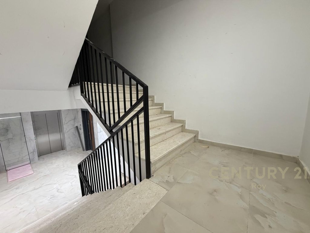 Shitet Apartament 2+1+2 Tek Montevideo Residence
