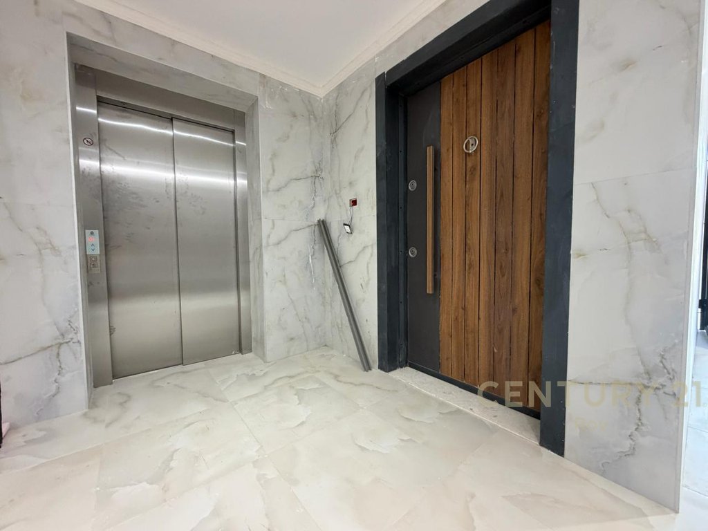 Shitet Apartament 2+1+2 Tek Montevideo Residence