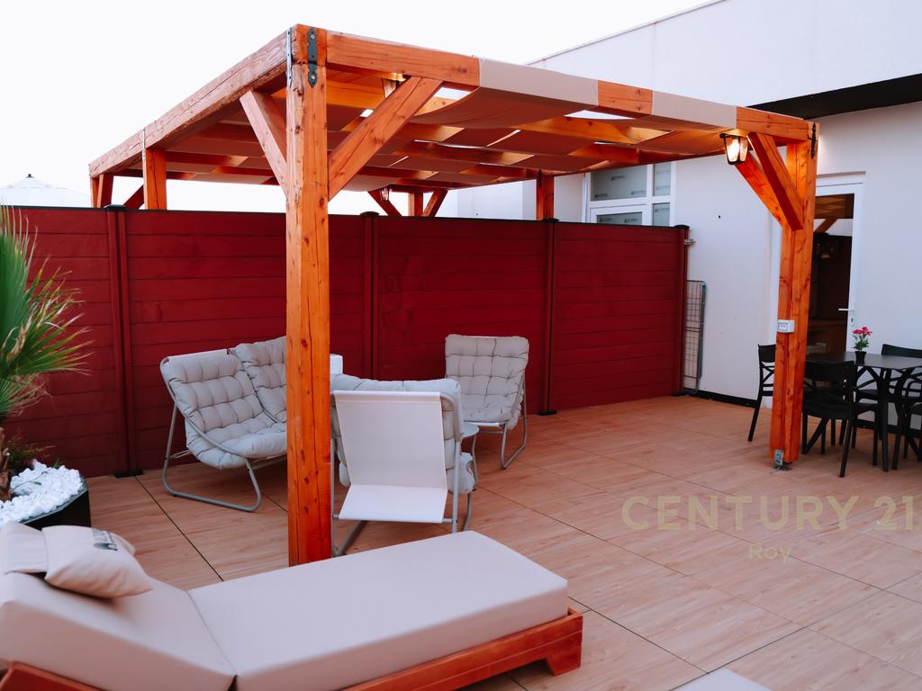 Penthouse open on 4 apartments with view and luxurious furnishings (3/18)