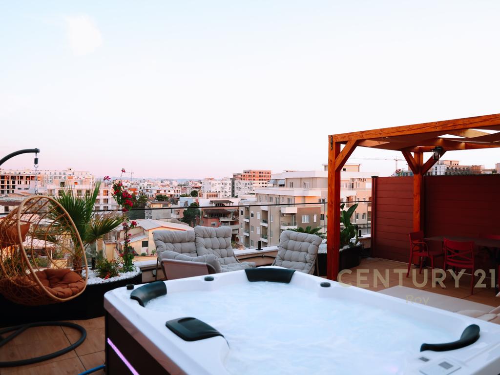 Penthouse open on 4 apartments with view and luxurious furnishings (8/18)