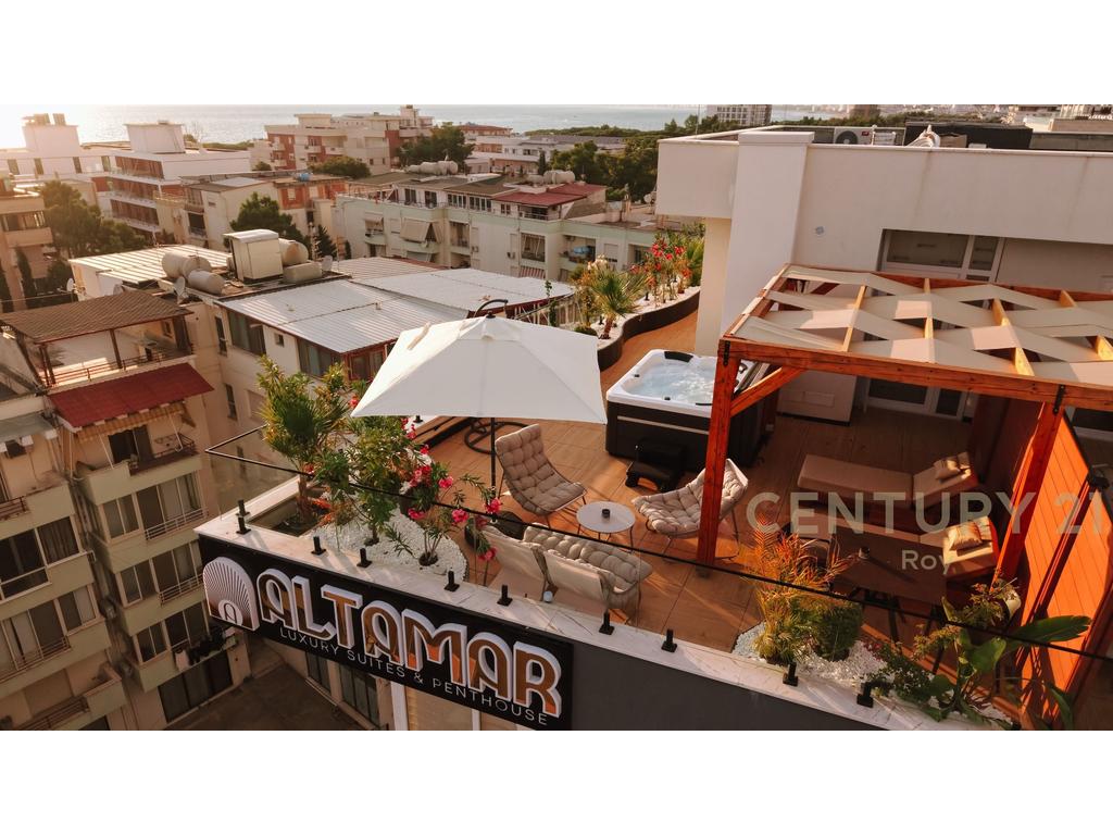 Penthouse open on 4 apartments with view and luxurious furnishings (12/18)
