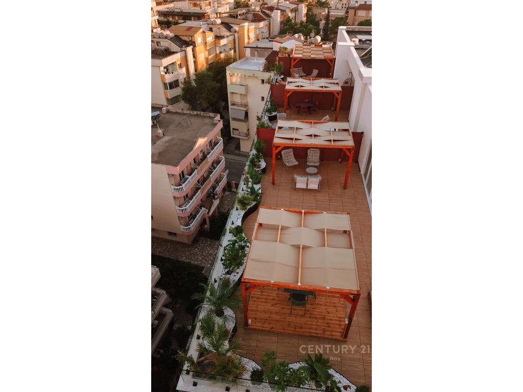 Penthouse open on 4 apartments with view and luxurious furnishings (14/18)