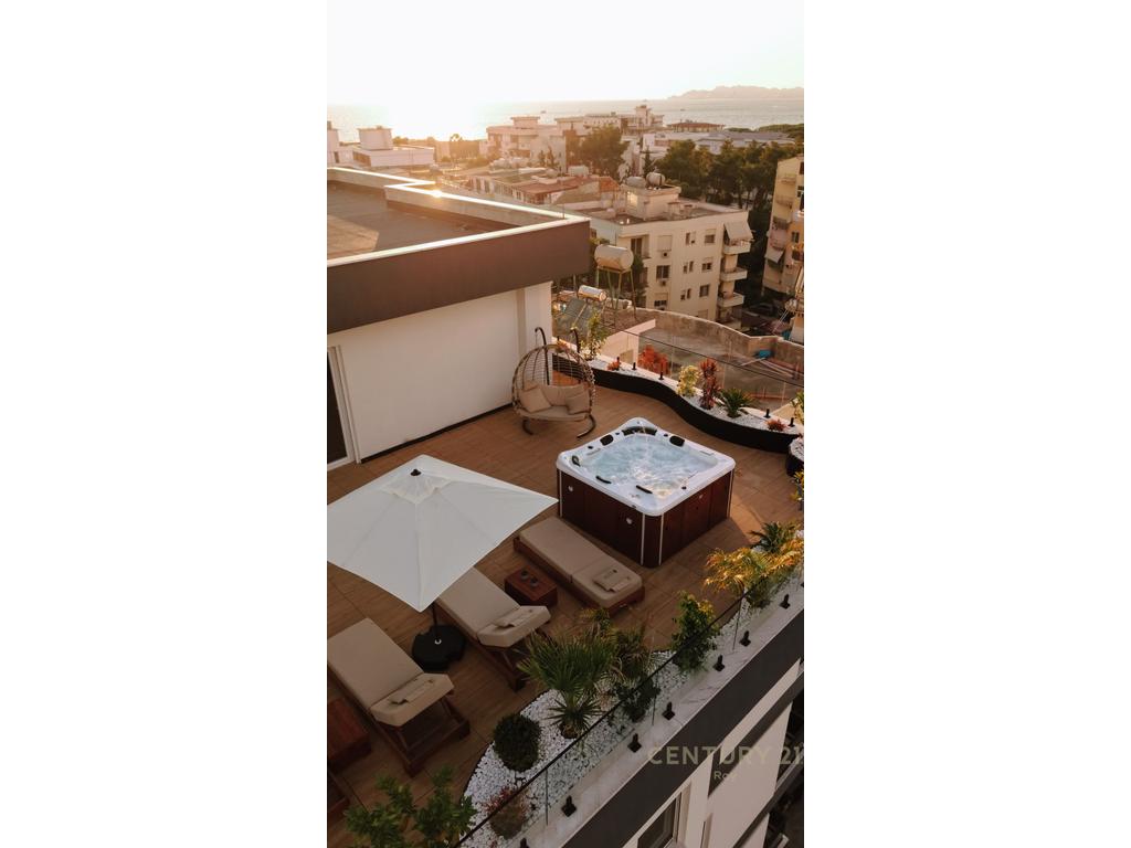 Penthouse open on 4 apartments with view and luxurious furnishings (15/18)