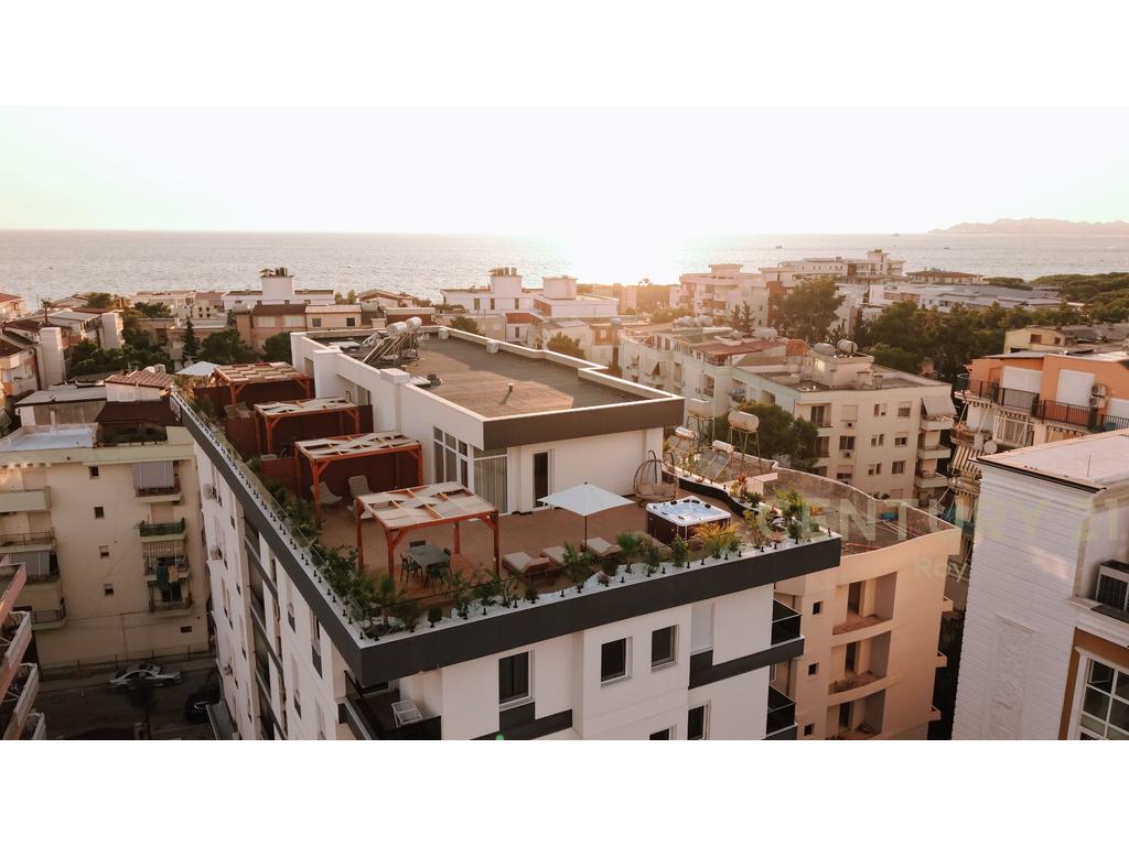Penthouse open on 4 apartments with view and luxurious furnishings (16/18)
