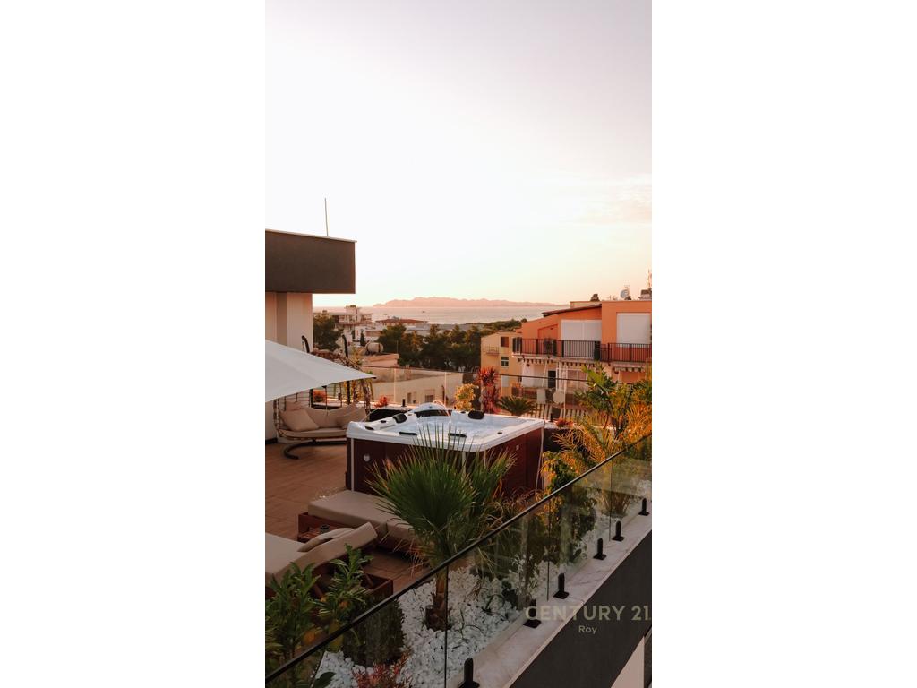 Penthouse open on 4 apartments with view and luxurious furnishings (18/18)