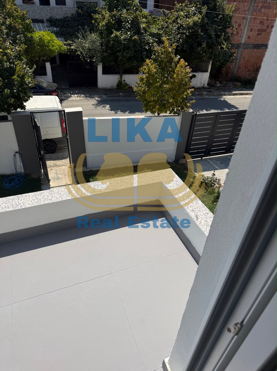 Vilë për Ata Që Kërkojnë Cilësi dhe Komoditet në Qendër të Golemit (5/8)