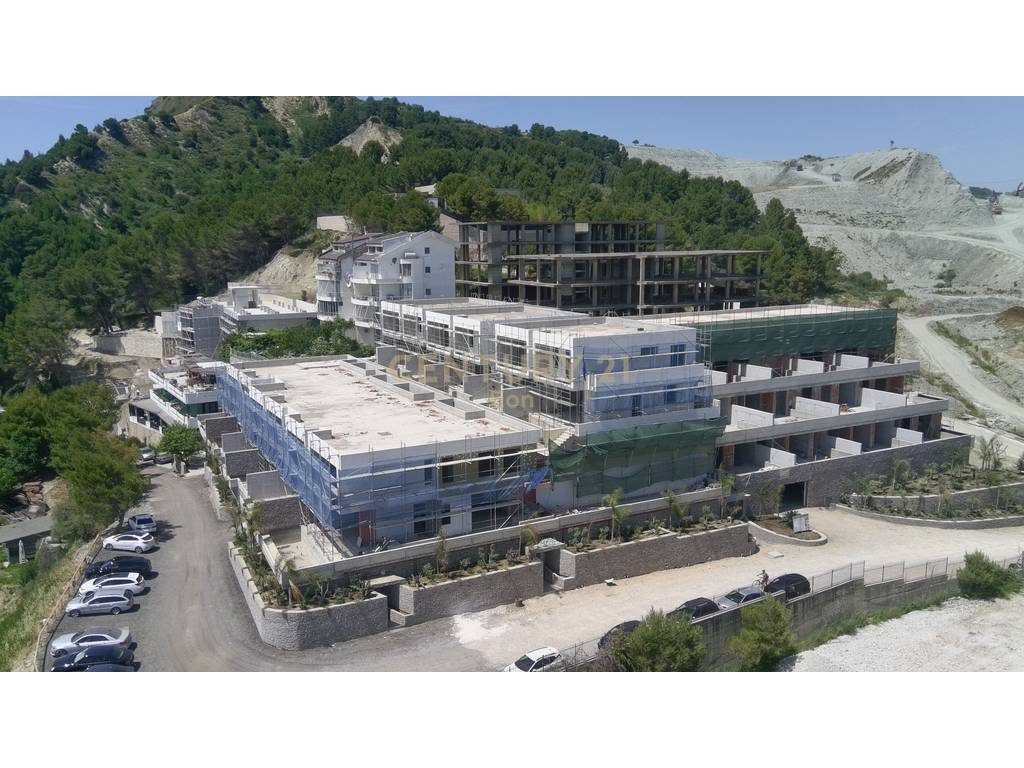 Villa with Pool For Sale in Currila Coast, Durrës (Sea View) (9/11)