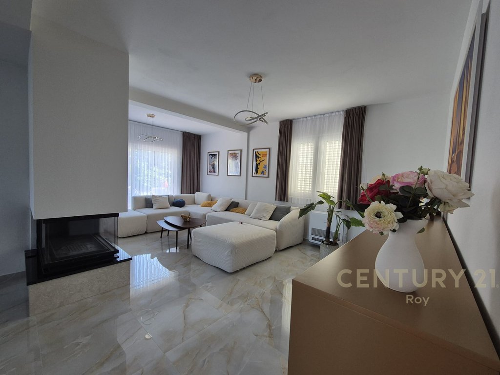Private Villa with Pool for Sale in Qerret (3/15)