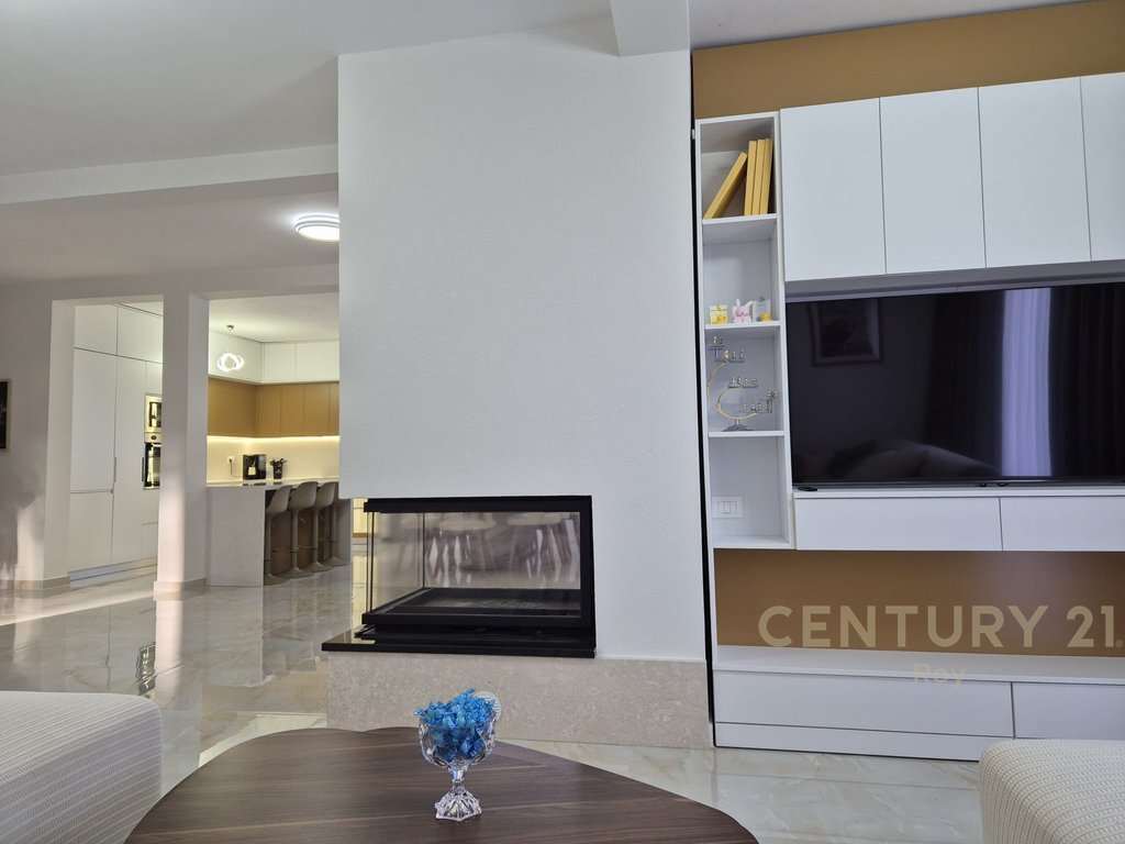 Private Villa with Pool for Sale in Qerret (5/15)
