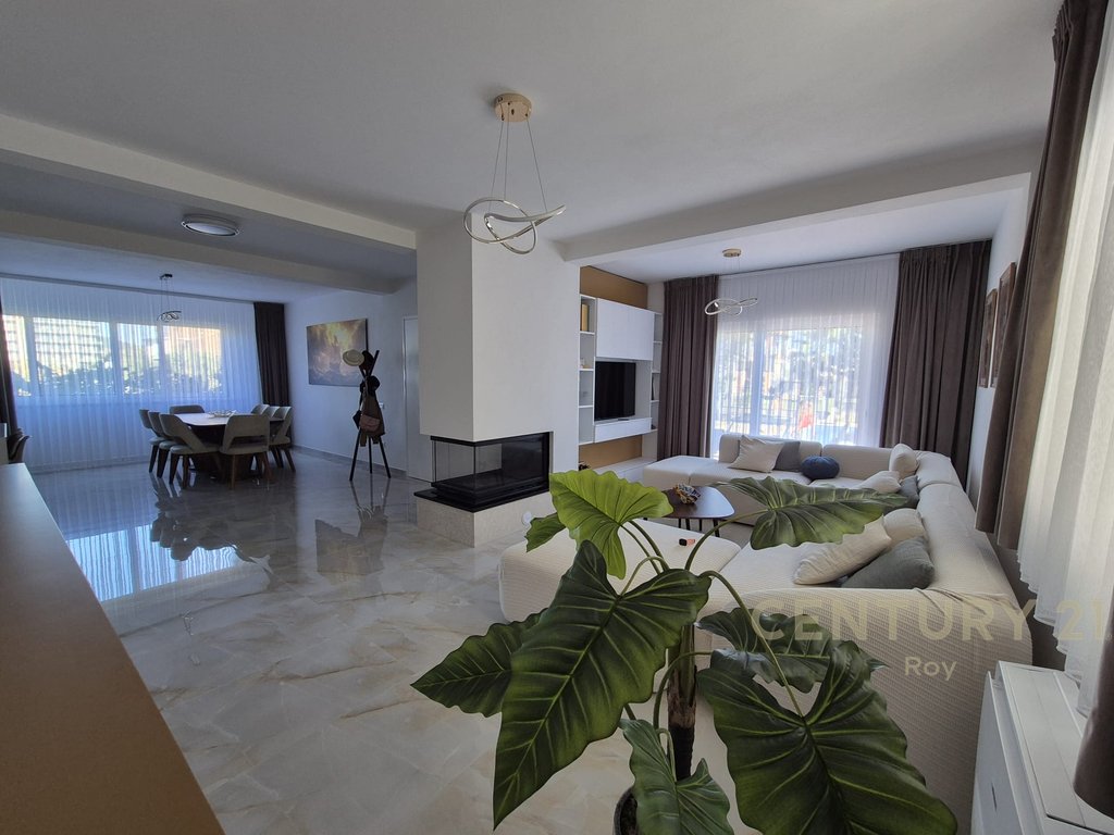 Private Villa with Pool for Sale in Qerret (9/15)
