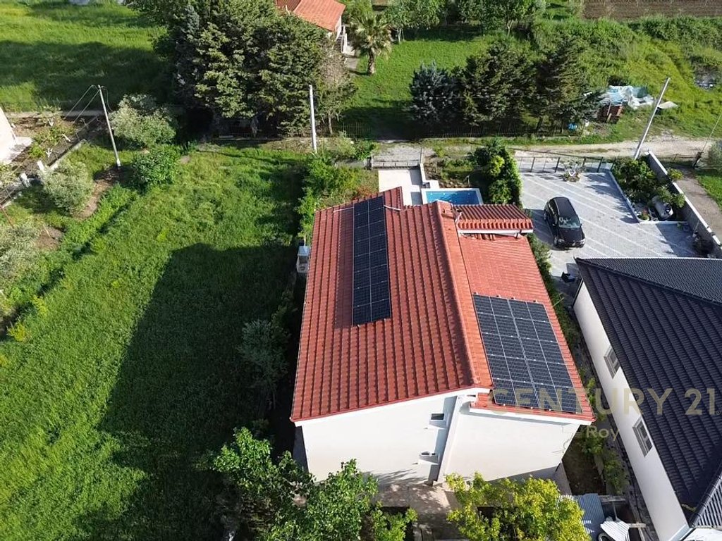 Private Villa with Pool for Sale in Qerret (10/15)