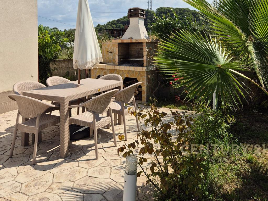 Private Villa with Pool for Sale in Qerret (11/15)