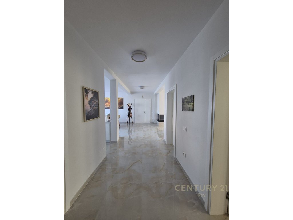 Private Villa with Pool for Sale in Qerret (13/15)