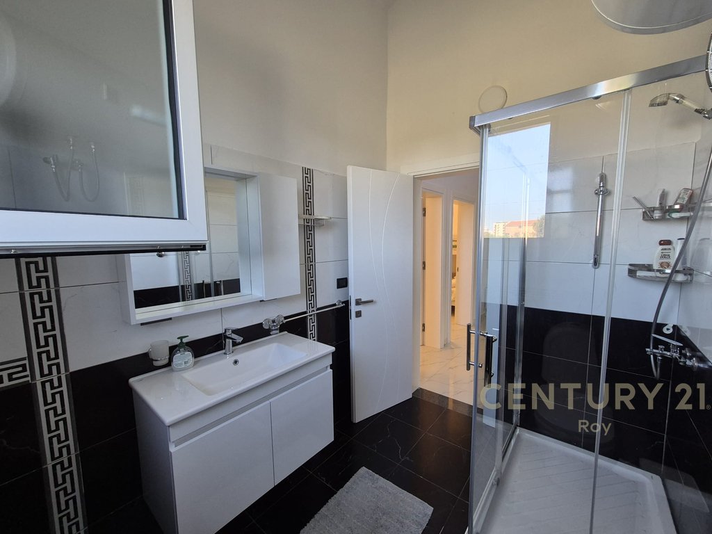 Private Villa with Pool for Sale in Qerret (15/15)