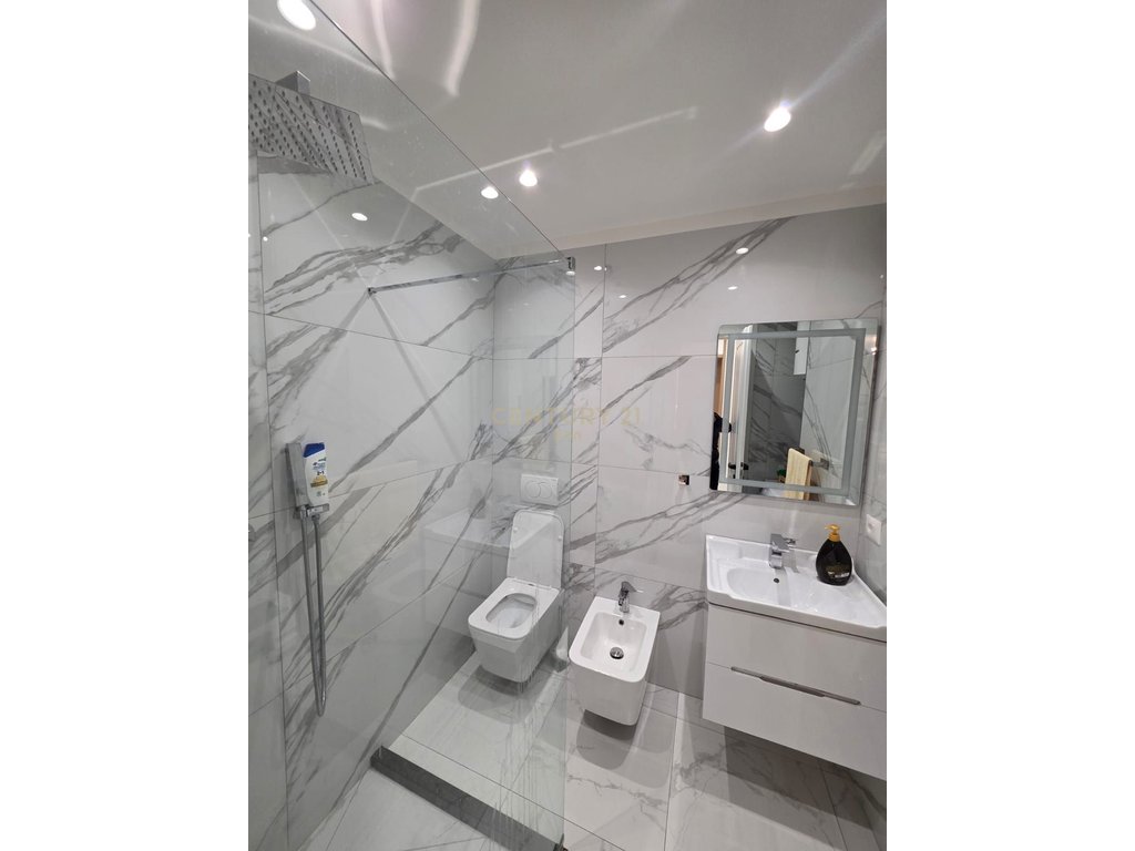 Apartament 2+1+2 dhe 3 Ballkone për Shitje në Shkëmbin e Kavajës, Durrës (7/16)