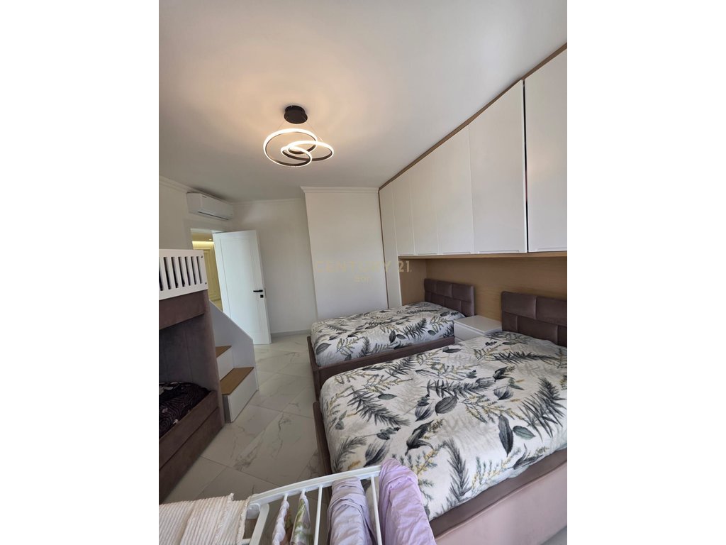 Apartament 2+1+2 dhe 3 Ballkone për Shitje në Shkëmbin e Kavajës, Durrës (10/16)