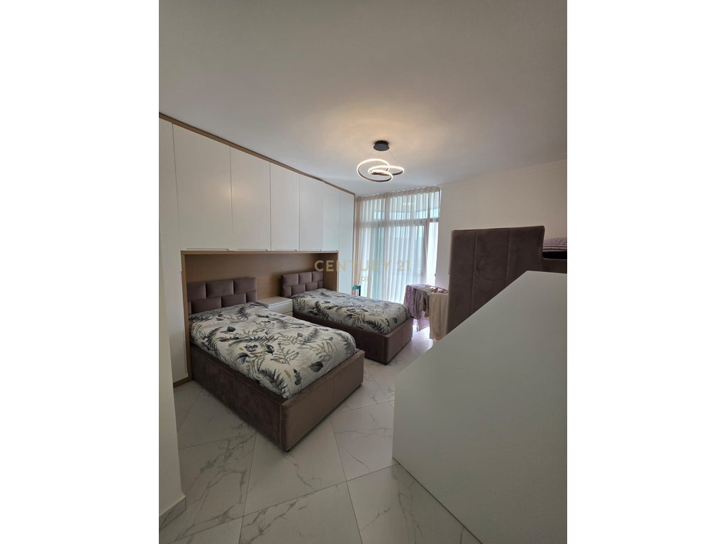 Apartament 2+1+2 dhe 3 Ballkone për Shitje në Shkëmbin e Kavajës, Durrës (11/16)