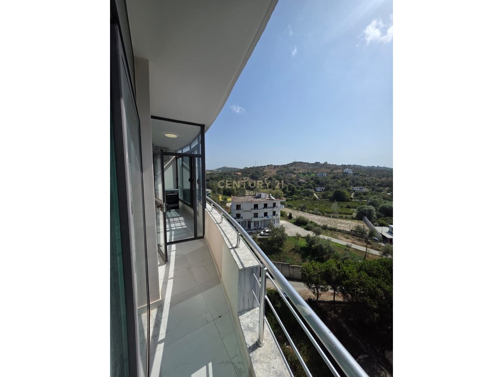 Apartament 2+1+2 dhe 3 Ballkone për Shitje në Shkëmbin e Kavajës, Durrës (4/16)