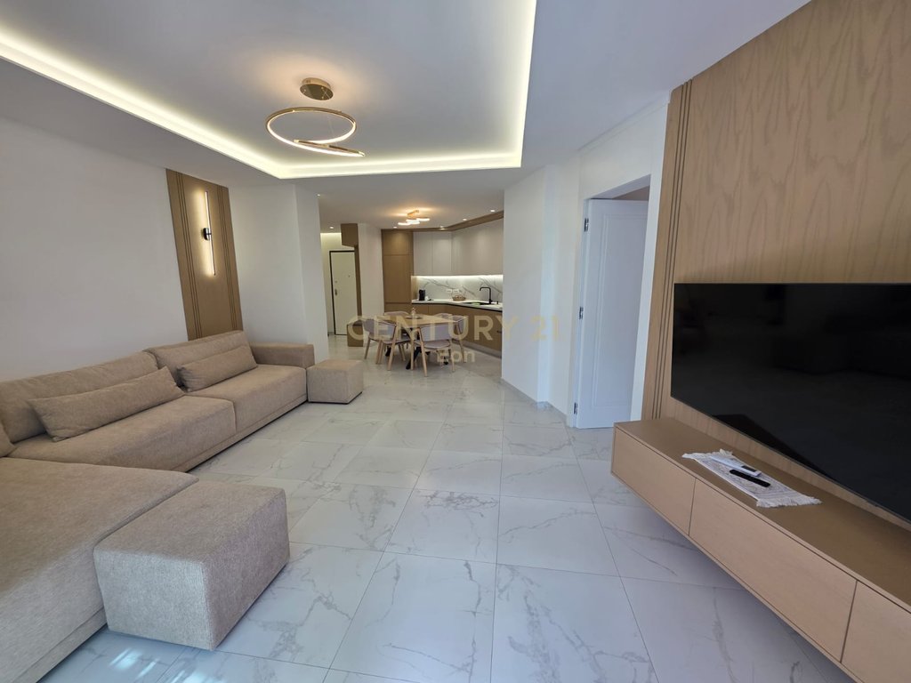Apartament 2+1+2 dhe 3 Ballkone për Shitje në Shkëmbin e Kavajës, Durrës (1/16)