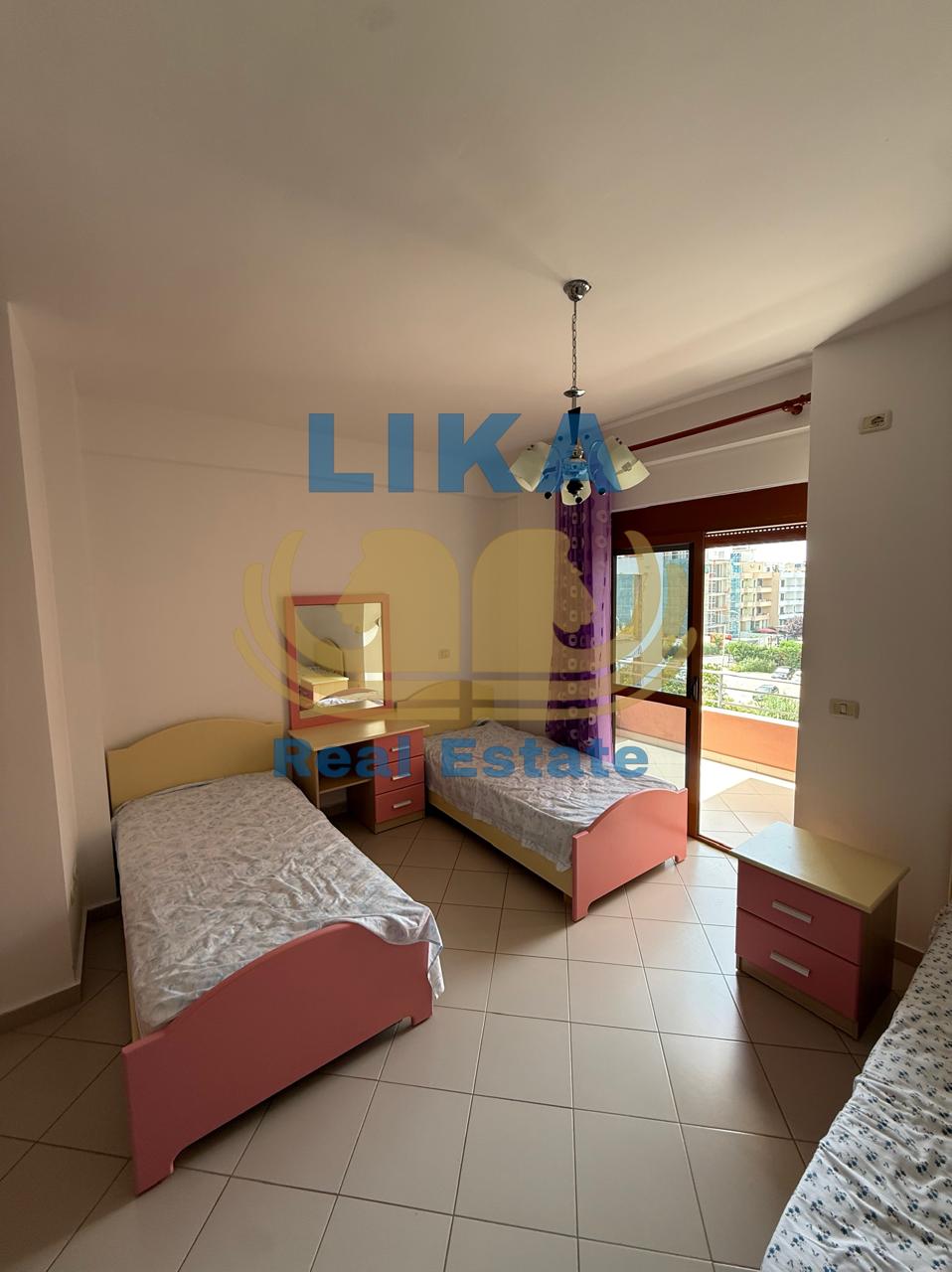 Apartament 2+1+2 në Shitje në Mali i Robit, Golem – Vetëm 300 Metra nga Deti (1/8)