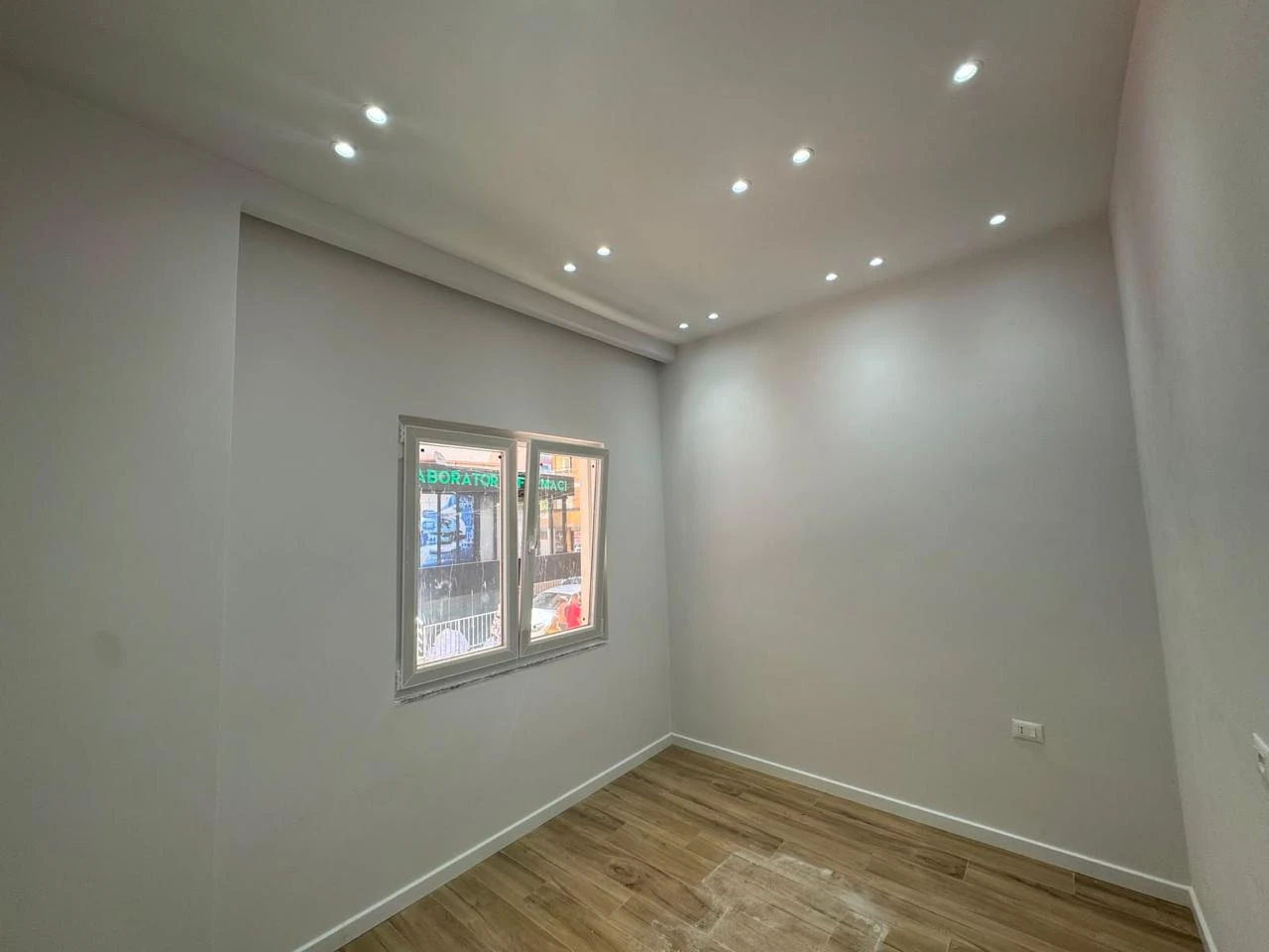 Apartment 1+1 for Sale | Pelikani, Beach, Durrës (3/5)