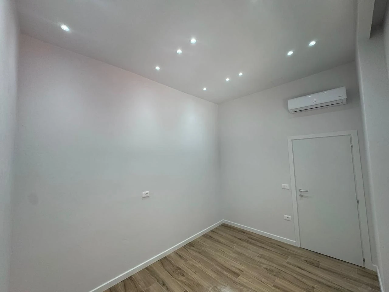 Apartment 1+1 for Sale | Pelikani, Beach, Durrës (4/5)