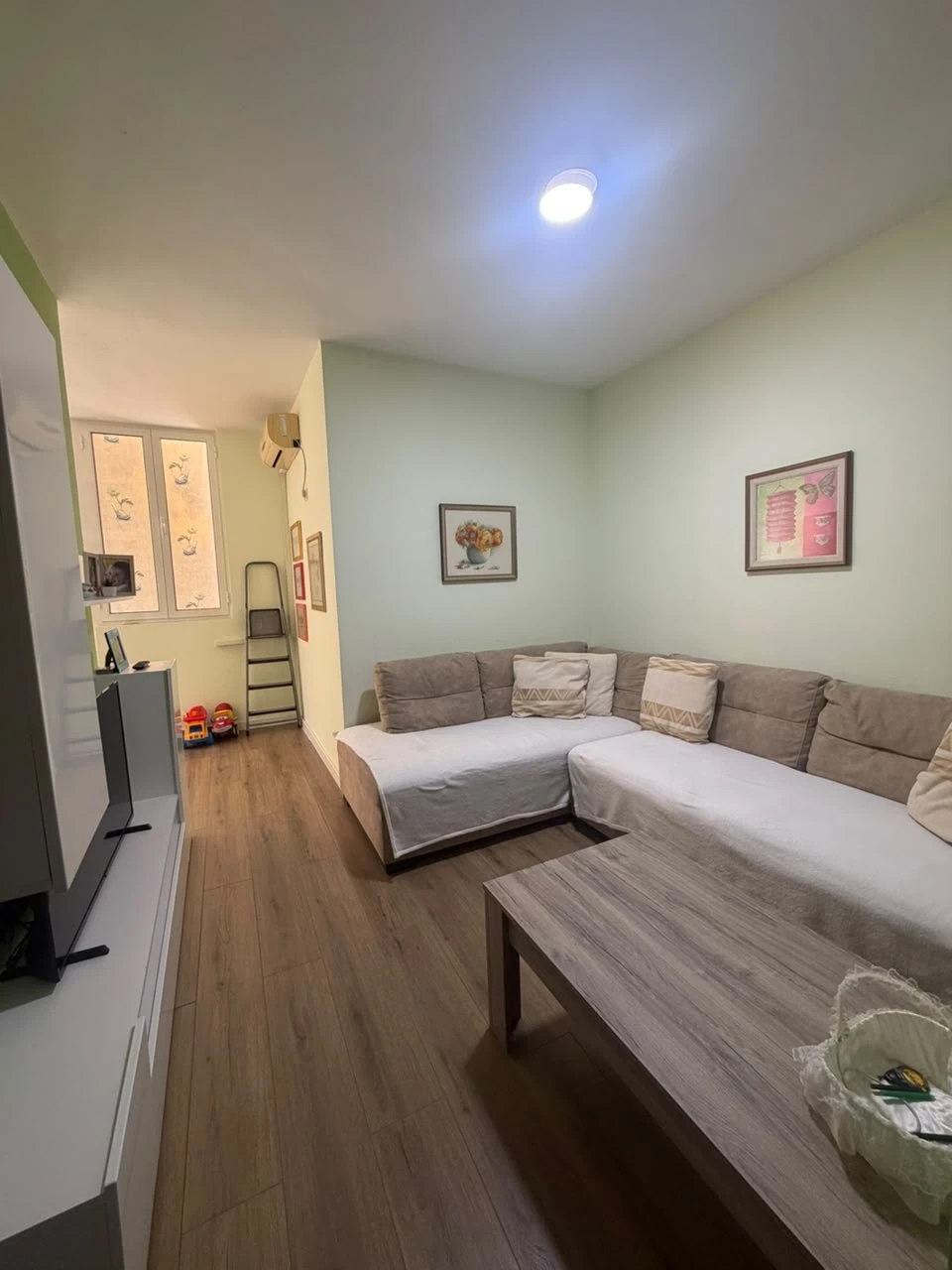 Shitet Apartament 1+1+Post Parkimi ne Golem (1/14)