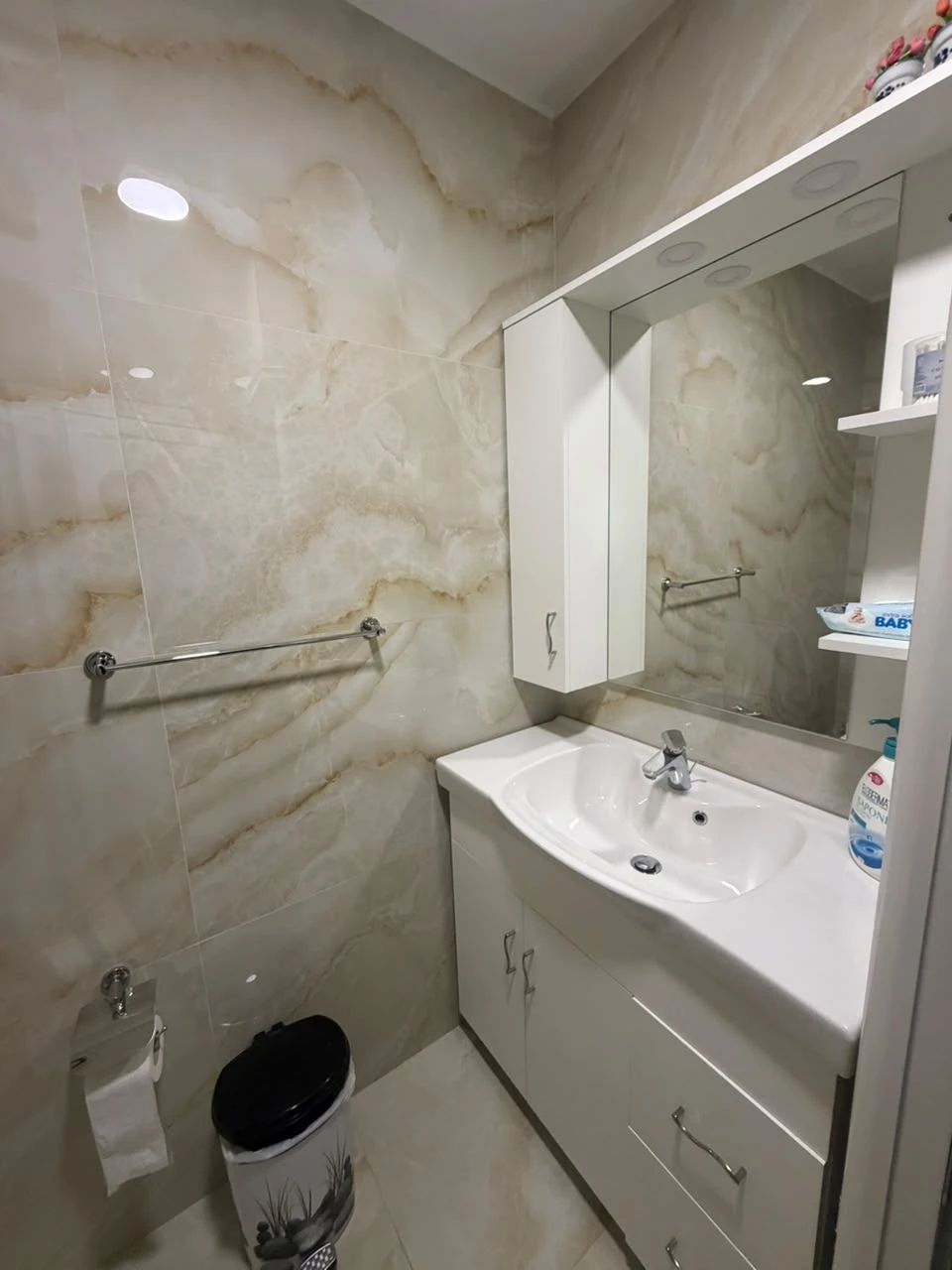 Shitet Apartament 1+1+Post Parkimi ne Golem (12/14)