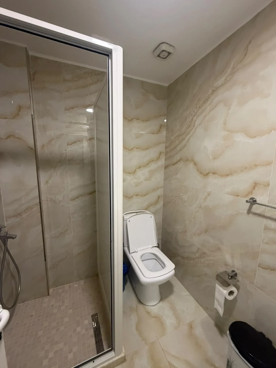 Shitet Apartament 1+1+Post Parkimi ne Golem (13/14)