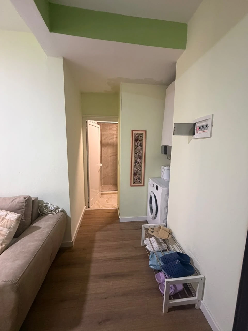 Shitet Apartament 1+1+Post Parkimi ne Golem (4/14)