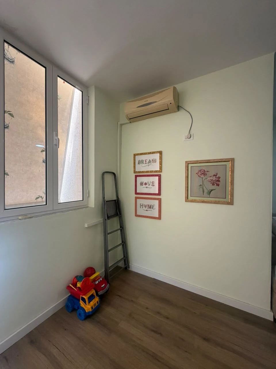 Shitet Apartament 1+1+Post Parkimi ne Golem (10/14)