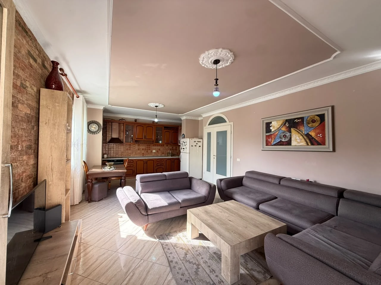 Shitet Apartament 2+1+2, Prane Drejtorise se Policise ne Durres (2/9)
