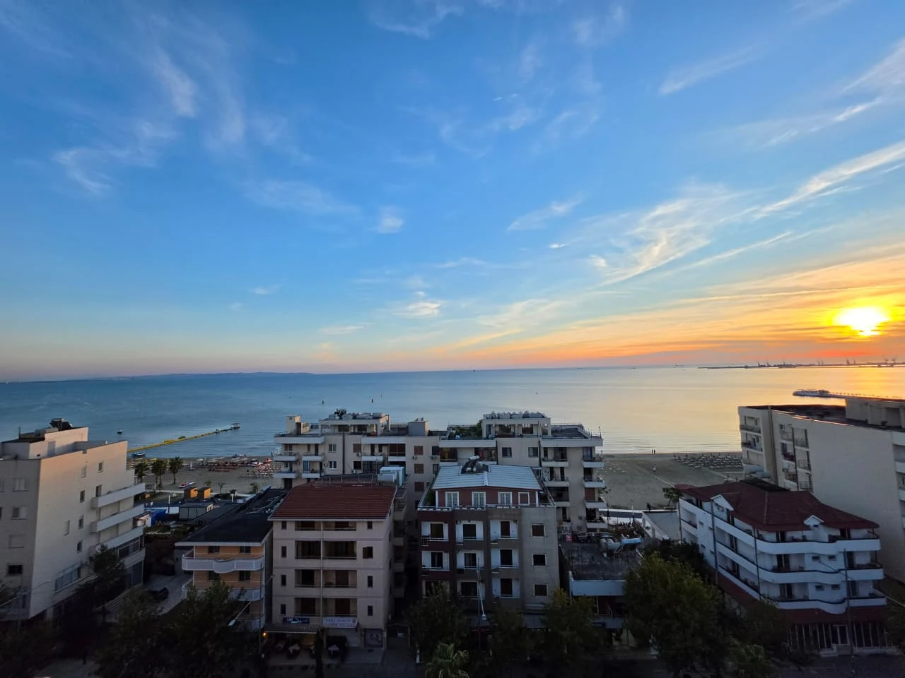 Apartament 1+1 me Pamje Deti për Shitje – Rrota e Kuqe, Plazh, Durrës
