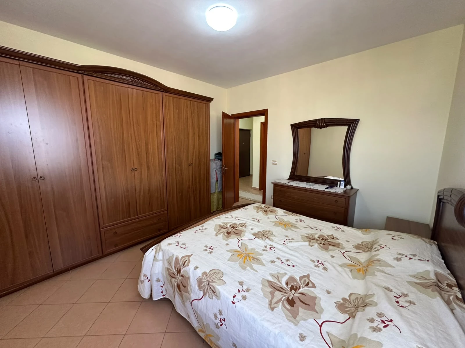 Shitet Apartament 1+1 ne Vollga (11/14)