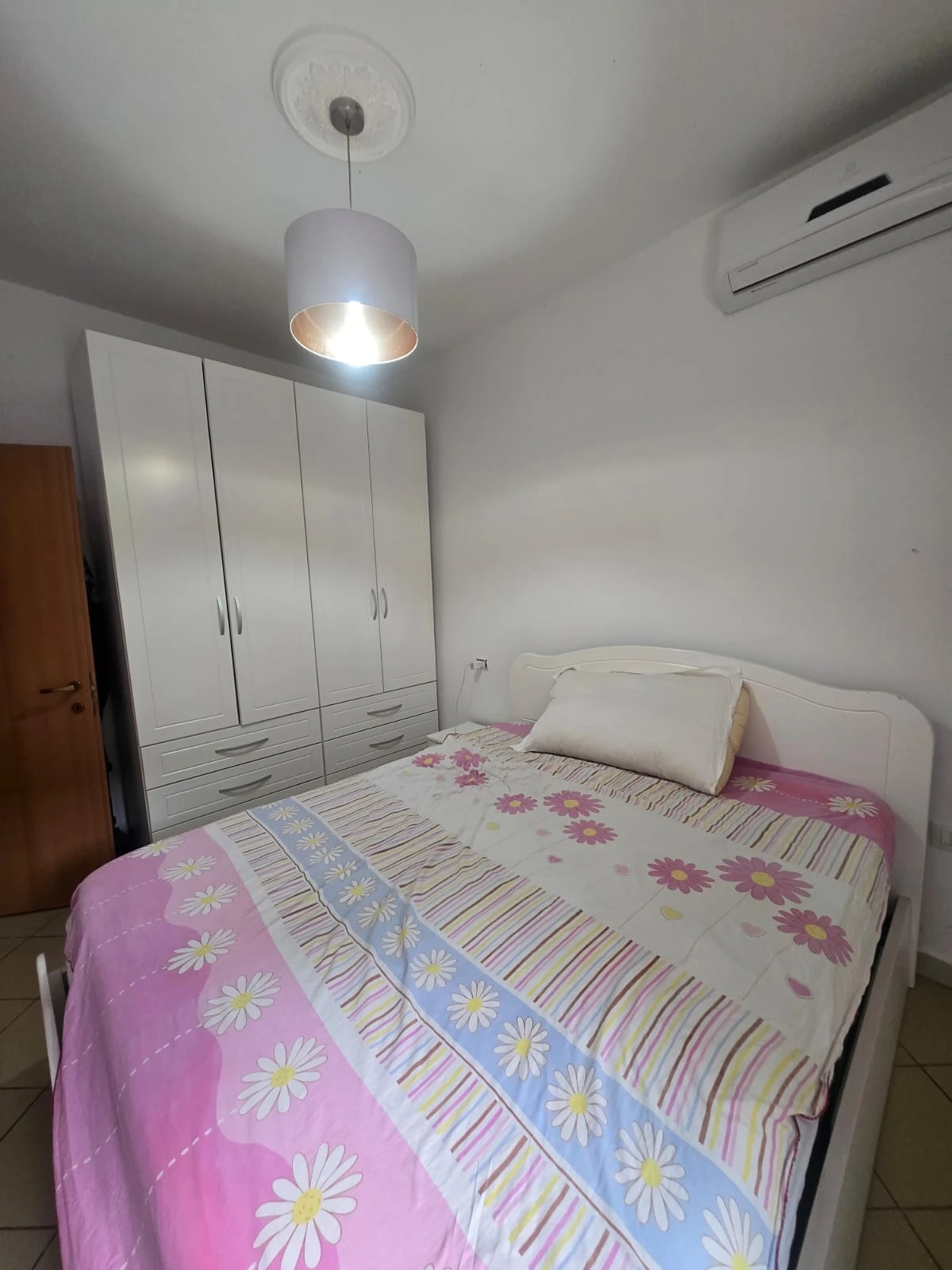 Shitet Apartament 1+1 Shume Prane Detit ne Golem (7/10)