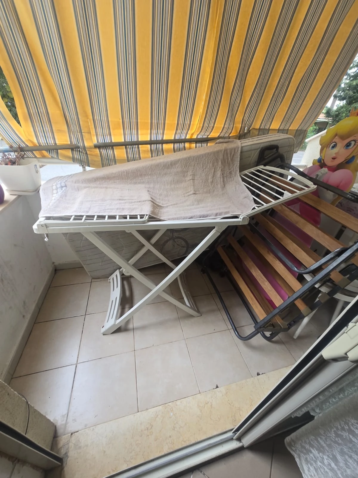 Shitet Apartament 1+1 Shume Prane Detit ne Golem (8/10)