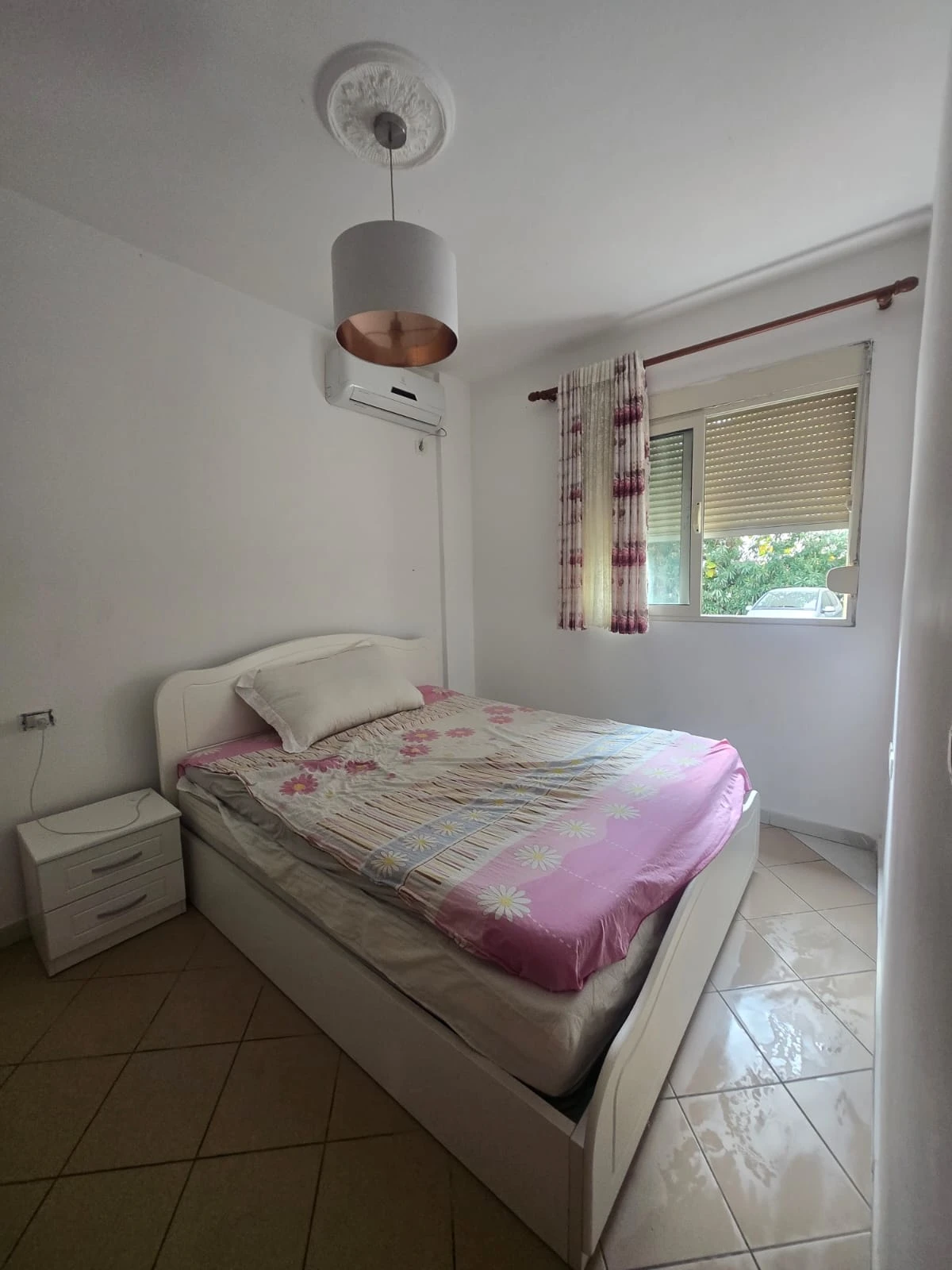 Shitet Apartament 1+1 Shume Prane Detit ne Golem (9/10)