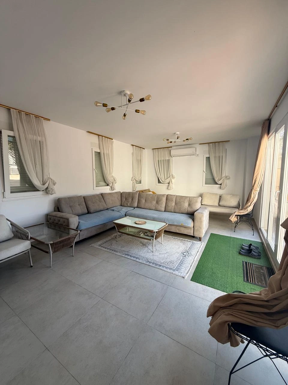Apartament 3+2+1 me pamje nga deti (15/16)