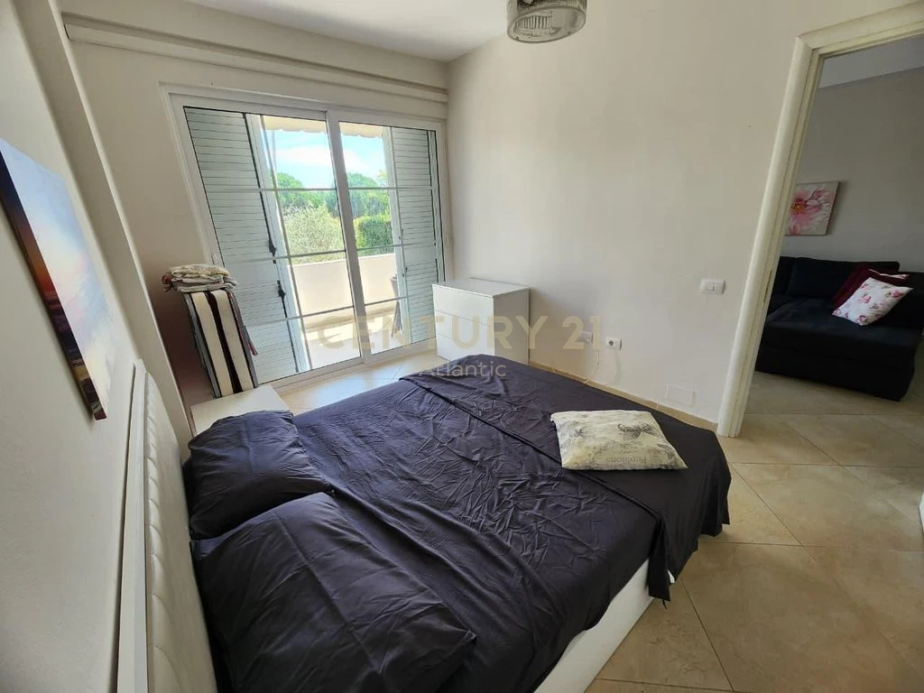 Shitet apartament 1+1 në kompleksin turistik-rezidencial Lura 3, Gjiri i Lalëzit.