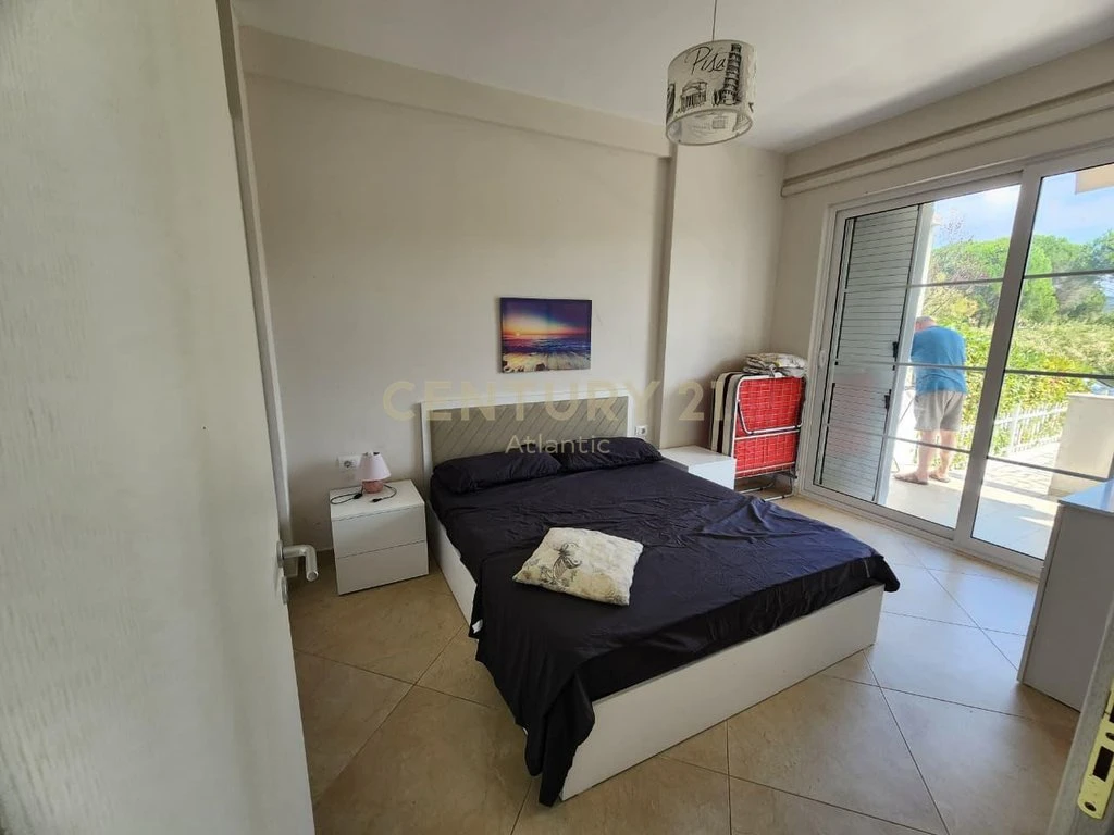 Shitet apartament 1+1 në kompleksin turistik-rezidencial Lura 3, Gjiri i Lalëzit. (12/18)