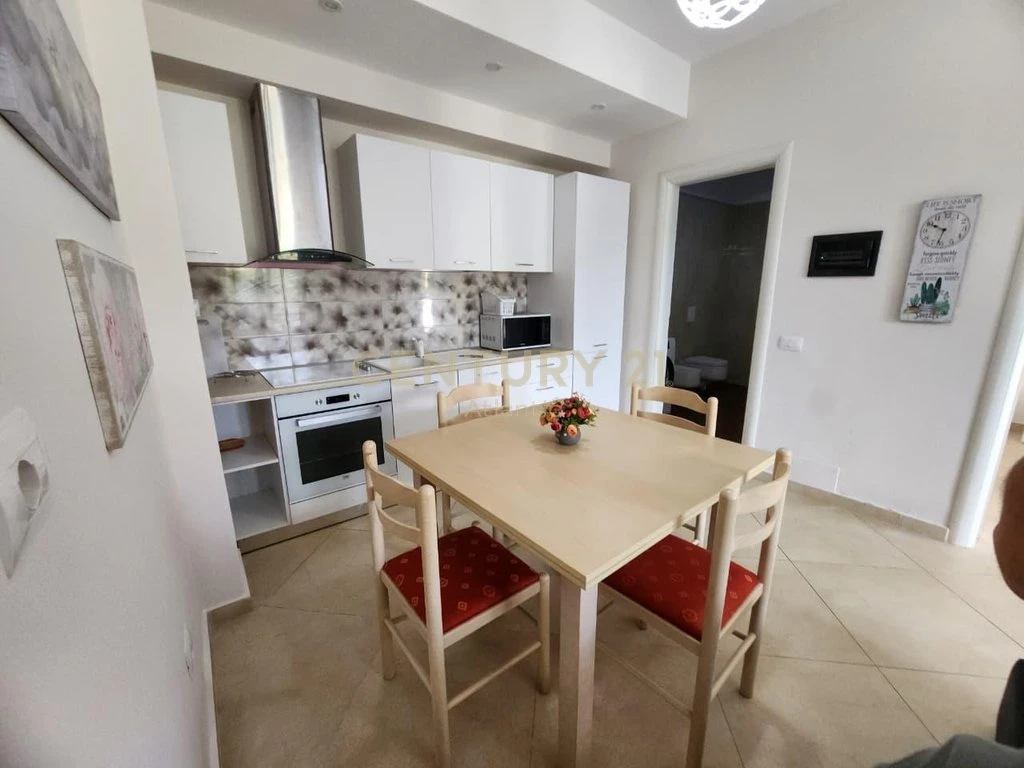 Shitet apartament 1+1 në kompleksin turistik-rezidencial Lura 3, Gjiri i Lalëzit. (7/18)