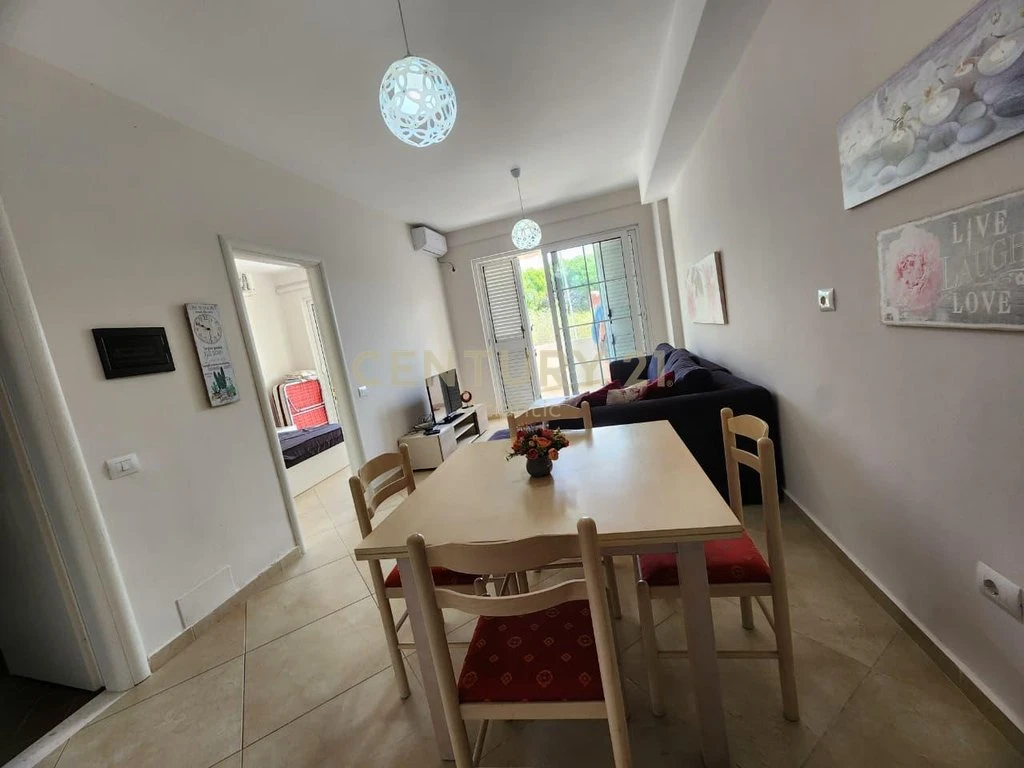 Shitet apartament 1+1 në kompleksin turistik-rezidencial Lura 3, Gjiri i Lalëzit. (10/18)